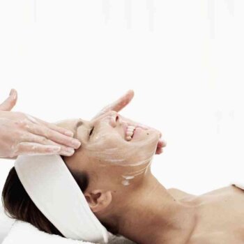 Hidratación facial profunda en Mijas